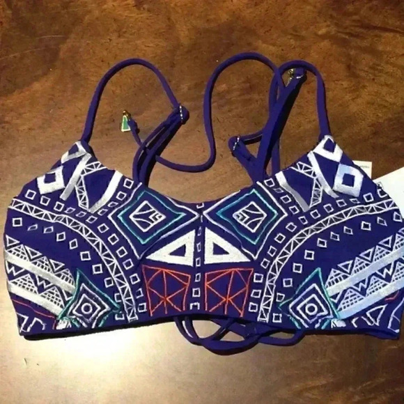 Trina Turk JAKARTA EMBROIDERED top Sz 8 and BOTTOM Sz 10 - Picture 6 of 11